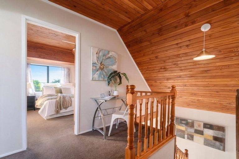 Photo of property in 16 Taikata Road, Te Atatu Peninsula, Auckland, 0610