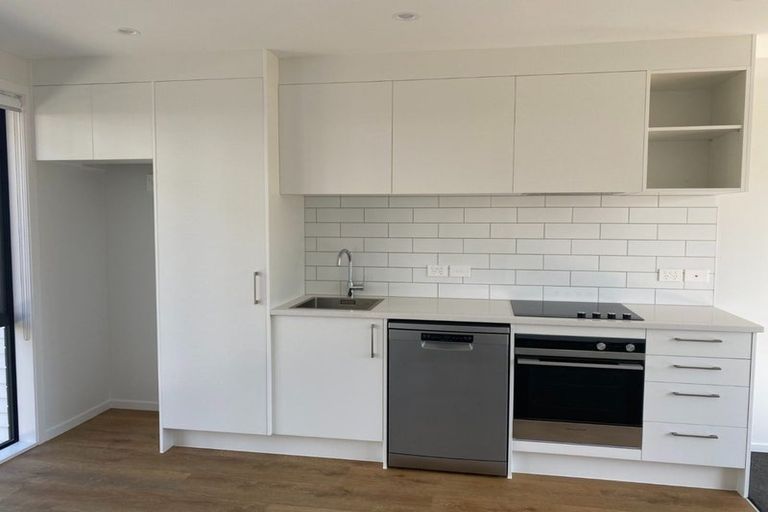 Photo of property in 4/1 Fruitvale Road, New Lynn, Auckland, 0600