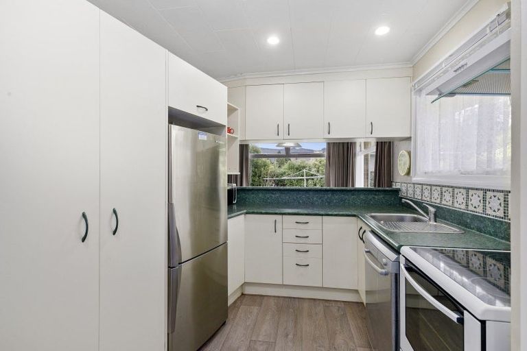 Photo of property in 5 Norana Road, Maoribank, Upper Hutt, 5018