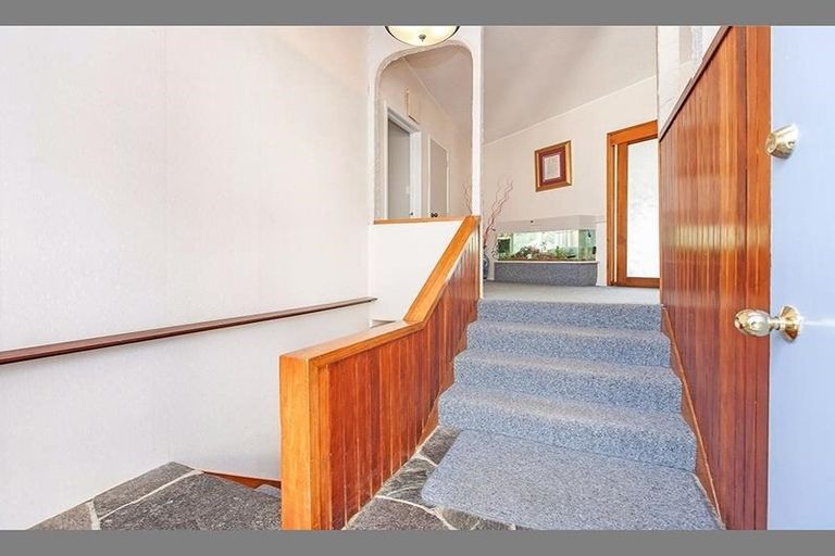 Photo of property in 40 Valley View Road, Glenfield, Auckland, 0629