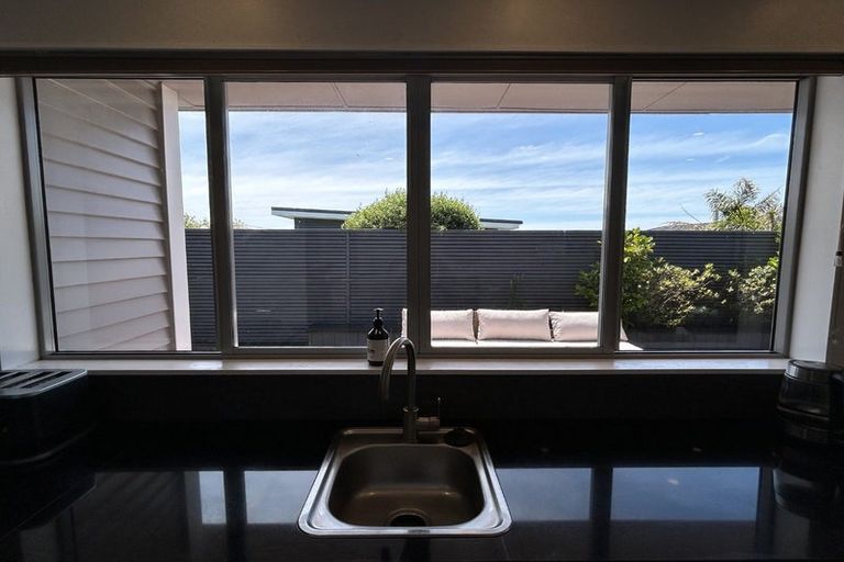 Photo of property in 29 Kiriwai Road, Paremata, Porirua, 5024