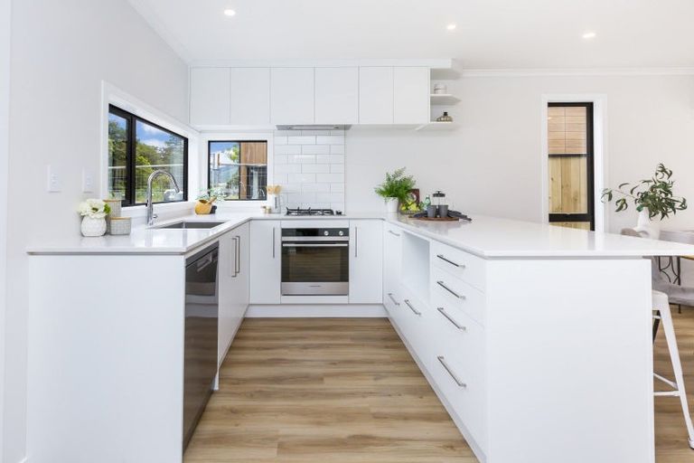 Photo of property in 34 Dahl Drive, Wallaceville, Upper Hutt, 5018