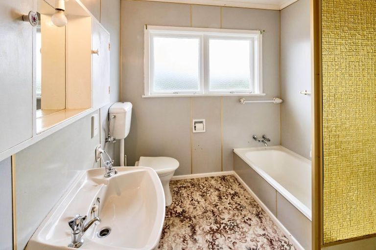 Photo of property in 10 Walker Avenue, Paremata, Porirua, 5026
