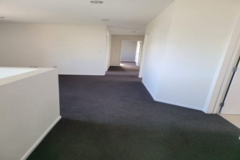 Photo of property in 4 Kirikiri Drive, Papakura, 2110