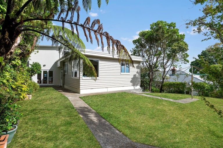 Photo of property in 9 Homebush Road, Khandallah, Wellington, 6035
