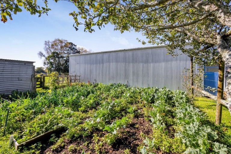 Photo of property in 1225 Egmont Road, Egmont Village, New Plymouth, 4372