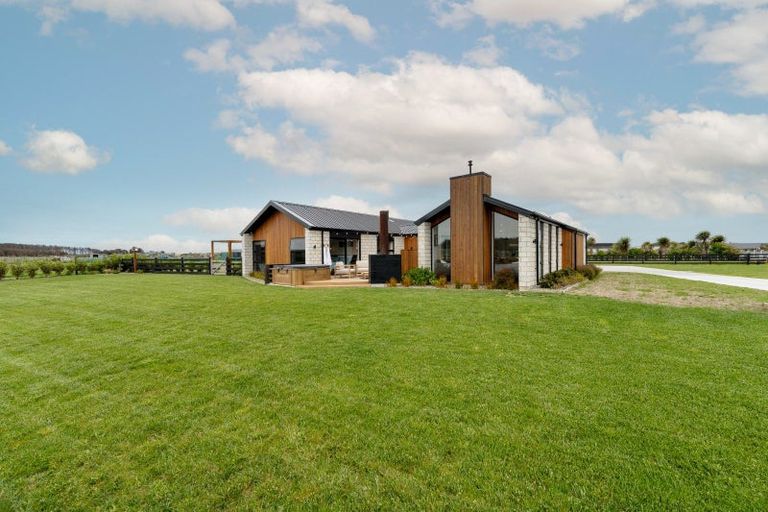 Photo of property in 19 Carex Grove, Foxton Beach, Foxton, 4815