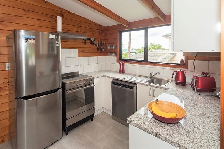 Photo of property in 15a Kereru Street, Henderson, Auckland, 0612