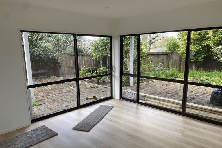 Photo of property in 33a Sunderlands Road, Half Moon Bay, Auckland, 2012