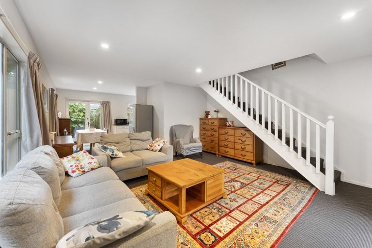Photo of property in 8 Waldie Grove, Avalon, Lower Hutt, 5011