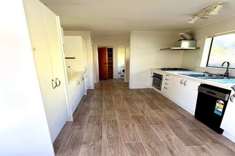 Photo of property in 6 Ruth Grove, Karori, Wellington, 6012