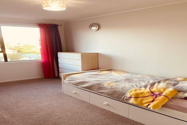 Photo of property in 11 Te Kiteroa Grove, Churton Park, Wellington, 6037