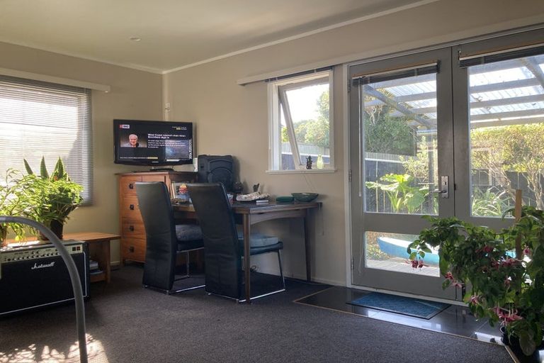 Photo of property in 5a Ron Parlane Place, Titahi Bay, Porirua, 5022