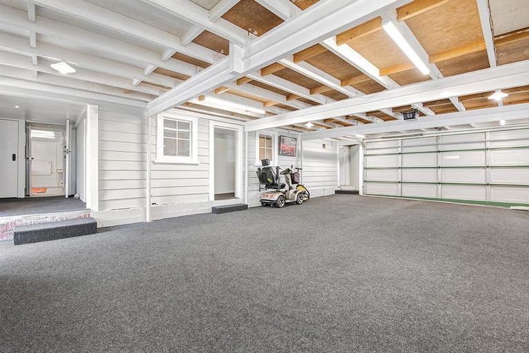 Photo of property in 33 Garfield Road, Helensville, 0800