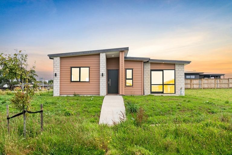 Photo of property in 8 Booker Drive, Tuakau, 2121