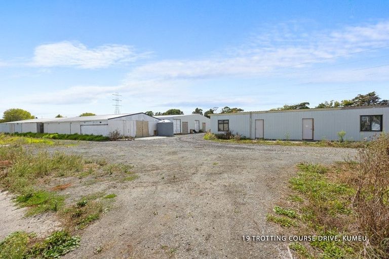 Photo of property in 15 Trotting Course Drive, Kumeu, 0891