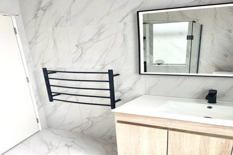 Photo of property in 5 Morus Road, Massey, Auckland, 0614