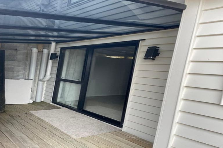 Photo of property in 66a West Harbour Drive, West Harbour, Auckland, 0618
