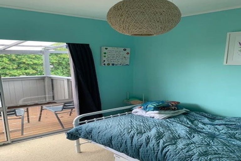 Photo of property in 127 Matipo Road, Te Atatu Peninsula, Auckland, 0610