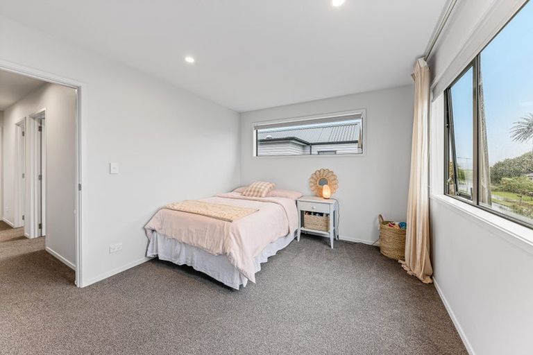 Photo of property in 15 Pakoro Close, Hobsonville, Auckland, 0618