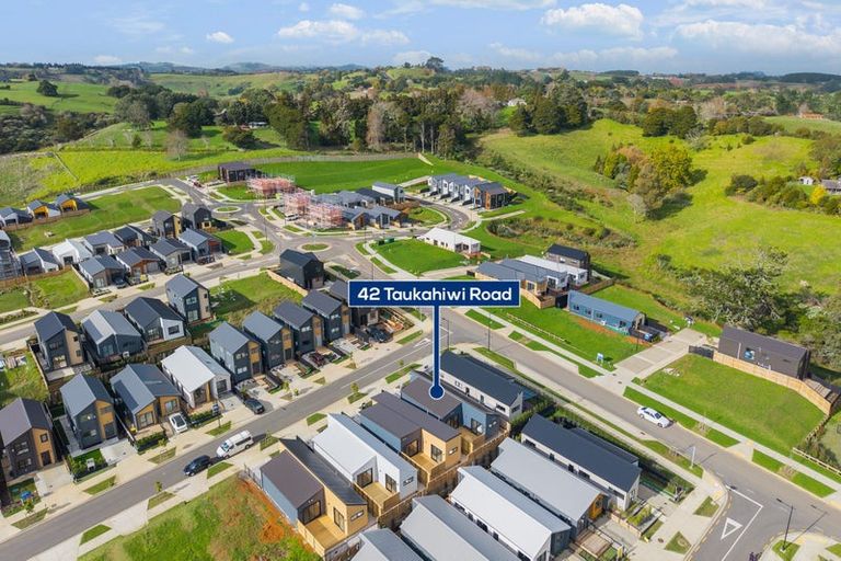 Photo of property in 42 Taukahiwi Road, Pukekohe, 2120