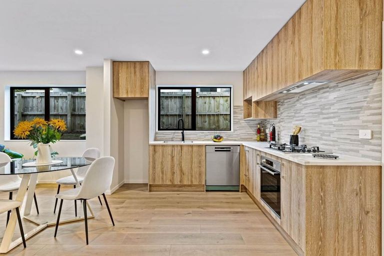 Photo of property in 67b Tiroroa Avenue, Te Atatu South, Auckland, 0610
