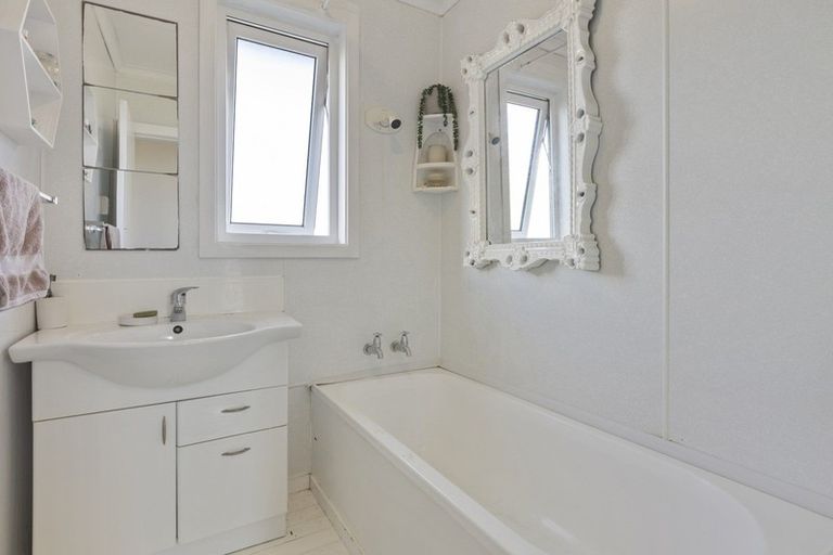 Photo of property in 57c Anglers Avenue, Warea, New Plymouth, 4381