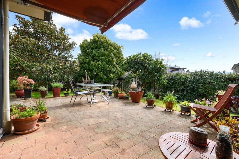 Photo of property in 5 Fairford Avenue, Henderson, Auckland, 0612