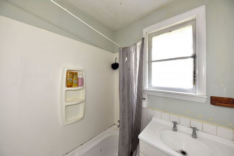 Photo of property in 15 Defoe Place, Waltham, Christchurch, 8023