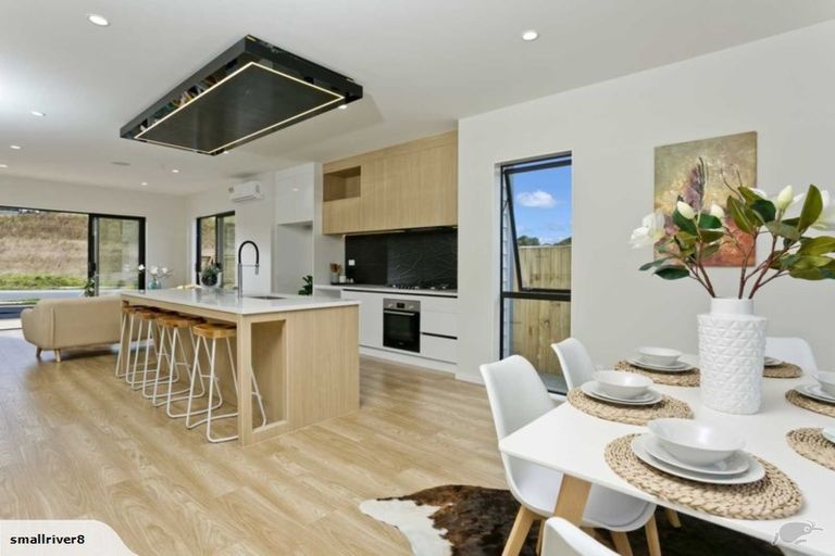 Photo of property in 18 Surf View Crescent, Red Beach, 0932