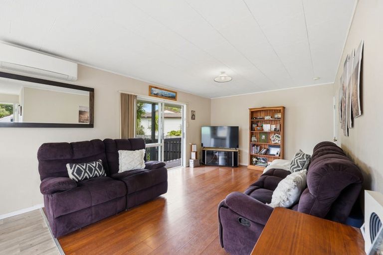 Photo of property in 2/16 Crosby Road, West Harbour, Auckland, 0618