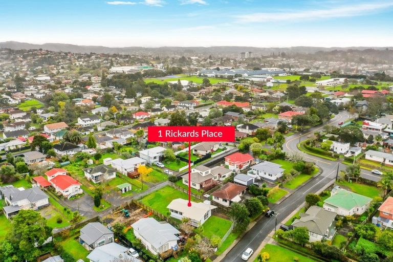 Photo of property in 1 Rickards Place, New Lynn, Auckland, 0600