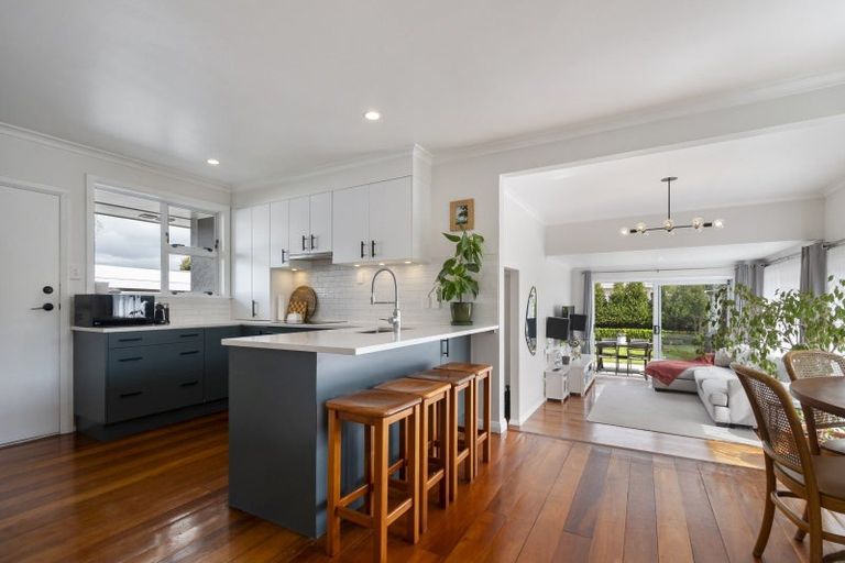 Photo of property in 42 Park Road, West End, Palmerston North, 4412
