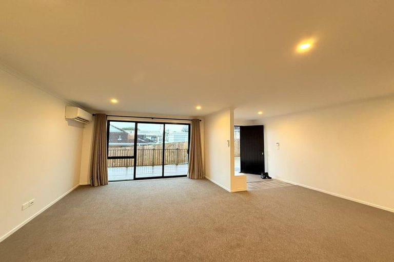 Photo of property in 30c Russell Road, Manurewa, Auckland, 2102
