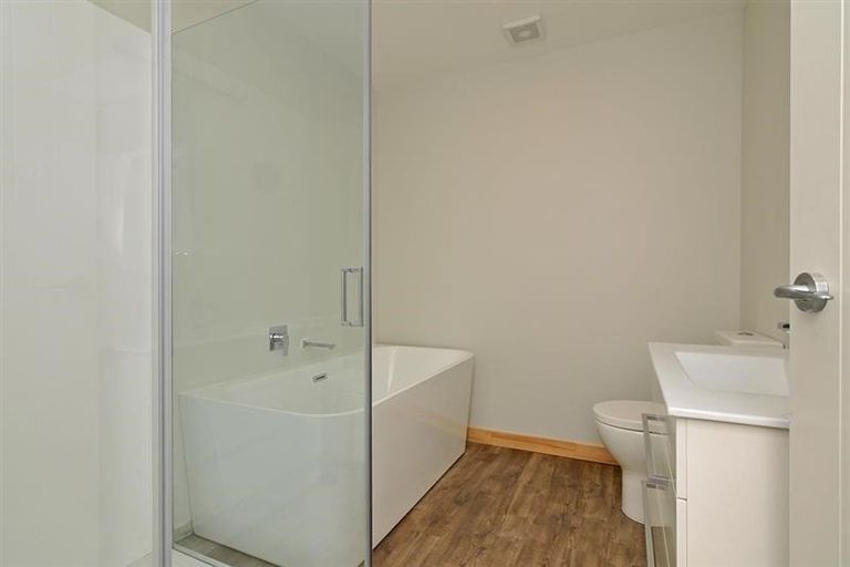 Photo of property in 7a Grumman Lane, Newlands, Wellington, 6037