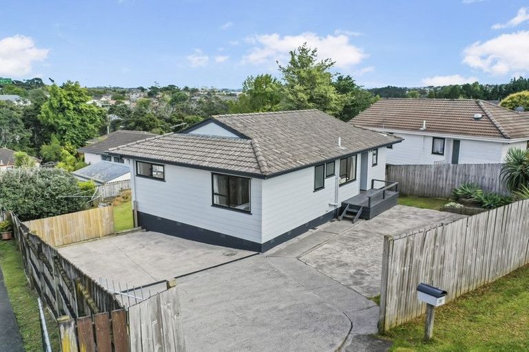 Photo of property in 28 Moire Road, Massey, Auckland, 0614
