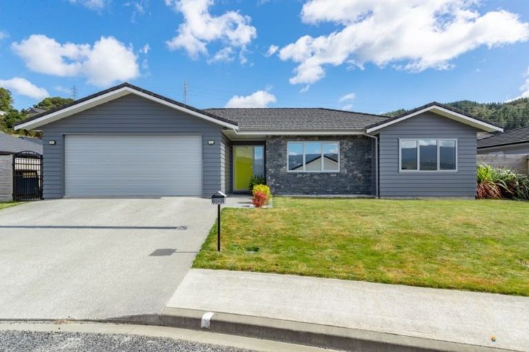 Photo of property in 103 Riverstone Drive, Riverstone Terraces, Upper Hutt, 5018
