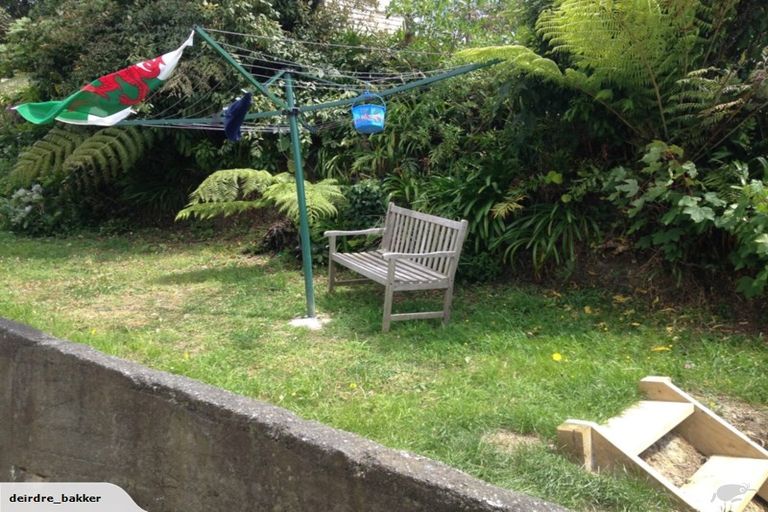 Photo of property in 2 Kopiko Way, Brooklyn, Wellington, 6021