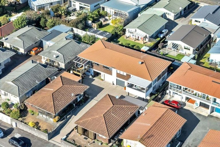 Photo of property in 2/502 Devon Street East, Strandon, New Plymouth, 4312