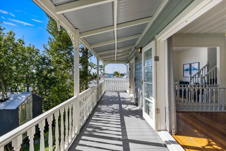 Photo of property in 6 Beach Road, Northcote Point, Auckland, 0627