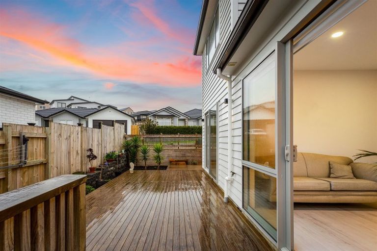 Photo of property in 9 Franheim Crescent, Orewa, 0931
