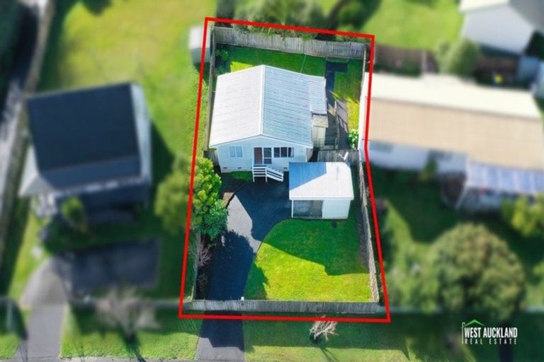 Photo of property in 1 Imperial Place, Henderson, Auckland, 0612