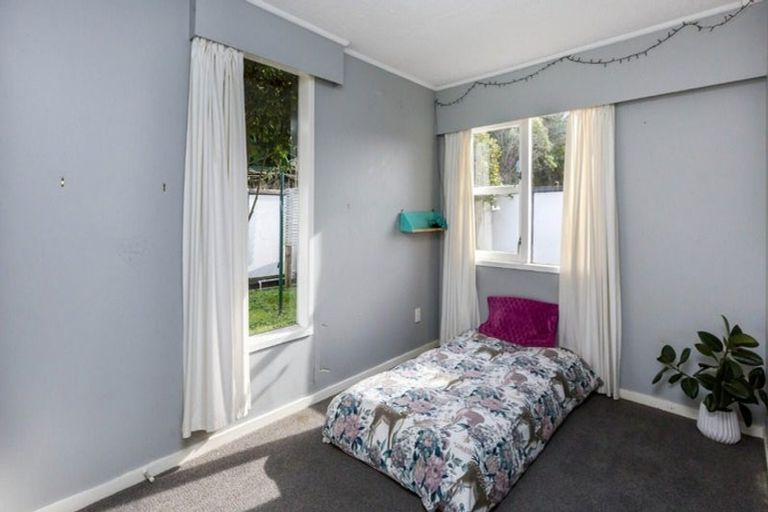Photo of property in 15 Holborn Drive, Stokes Valley, Lower Hutt, 5019