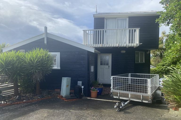 Photo of property in 1 Fettes Crescent, Seatoun, Wellington, 6022