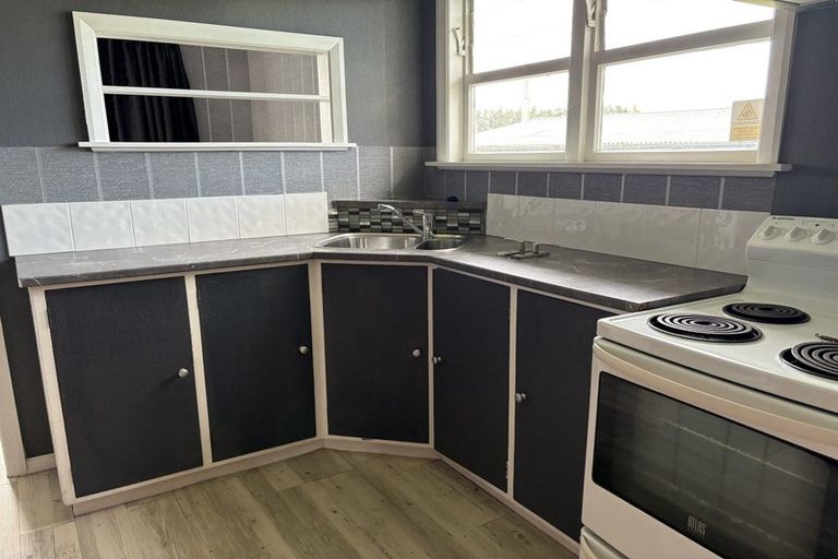 Photo of property in 15 Fox Street, Woodville, 4920