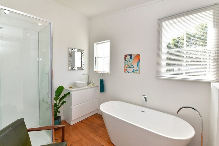 Photo of property in 11 Green Lane, Helensville, 0800