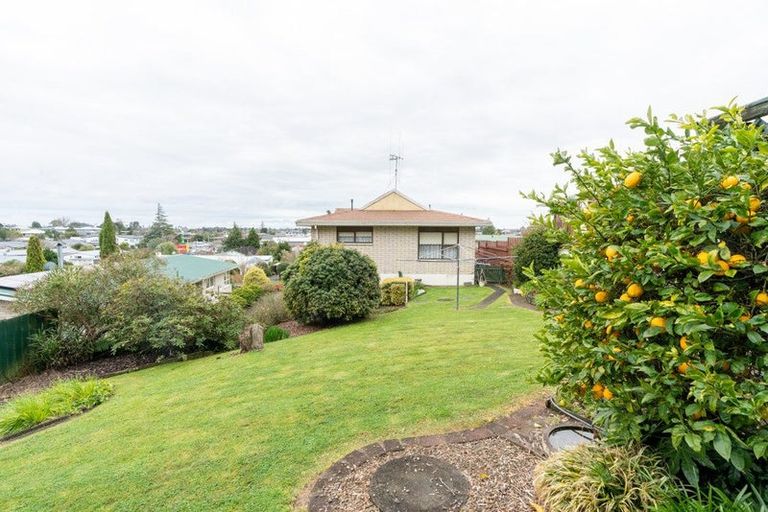 Photo of property in 51 Resthill Crescent, Glenview, Hamilton, 3206