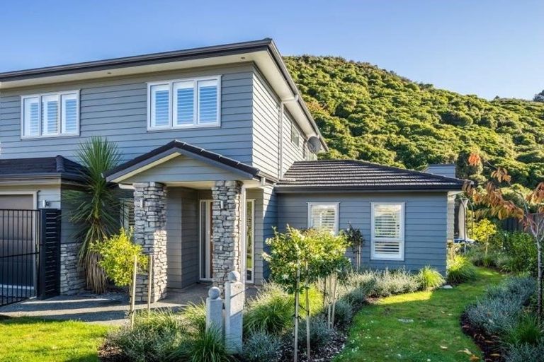 Photo of property in 202 Westchester Drive, Churton Park, Wellington, 6037