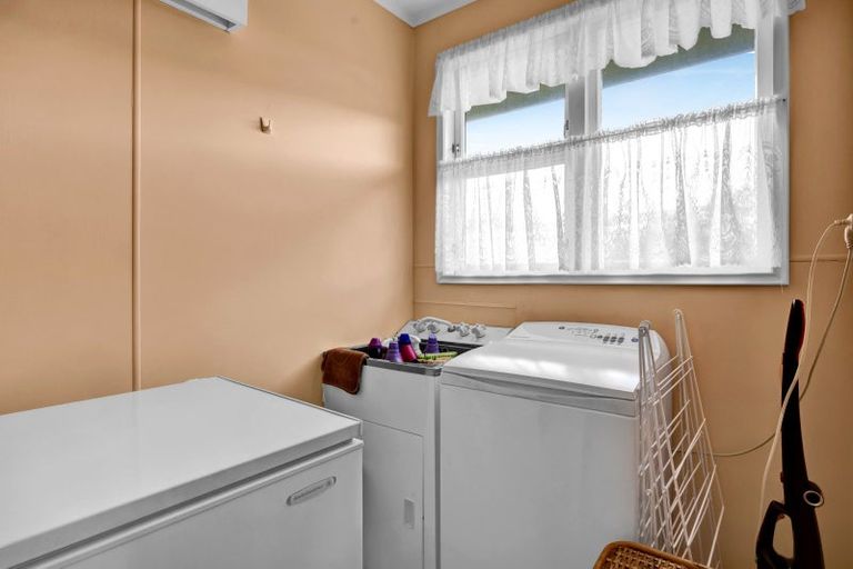 Photo of property in 3 Karaka Street, Hawera, 4610