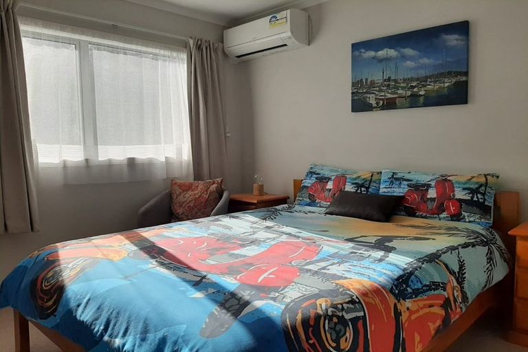 Photo of property in 60b Cyclarama Crescent, Massey, Auckland, 0614